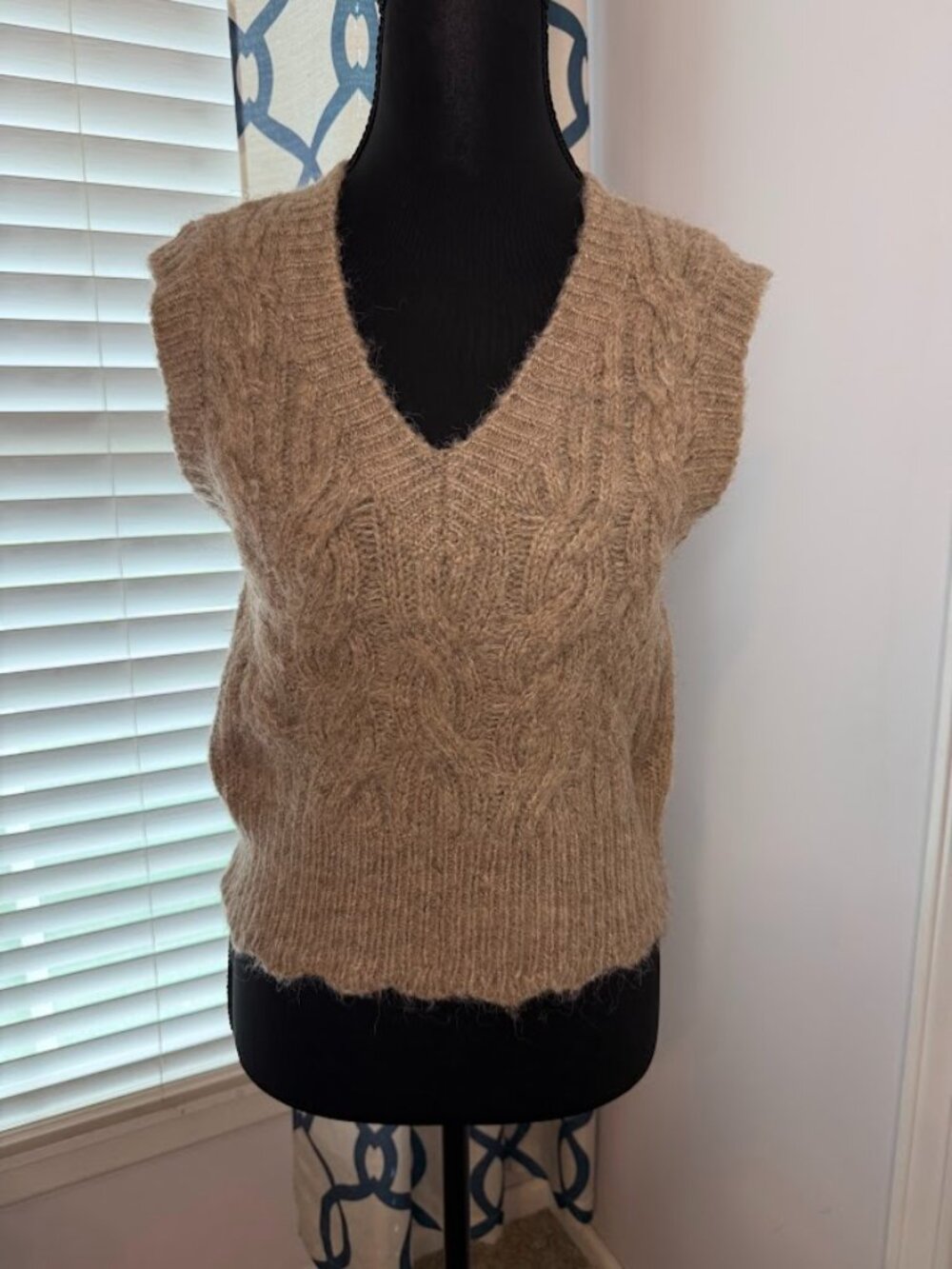 ASTR The Label Cable Knit Sweater Vest - Beige, Size M
